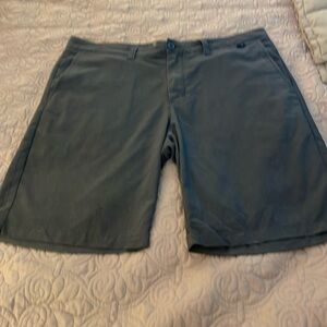 Travis Mathew men’s golf shorts